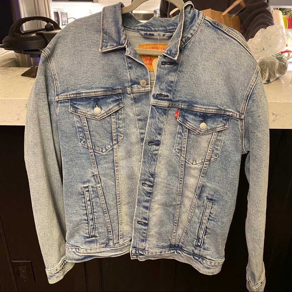 NWT Levi Light-wash Denim Jacket